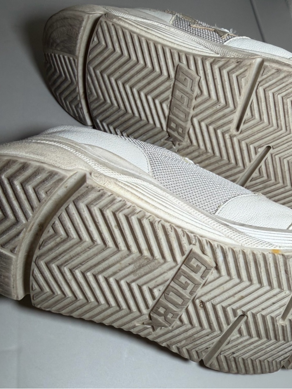 Golden Goose White Low-Top Mesh & Leather Sneakers with Silver Heel - Picture 4 of 4